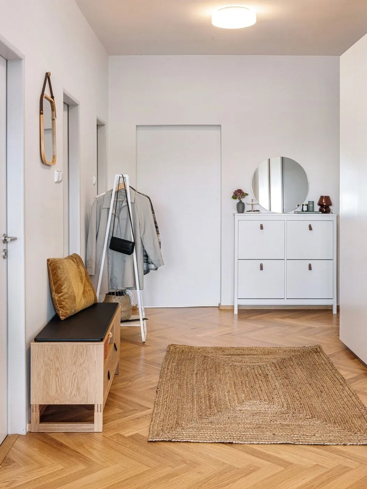 Lavica s úložným priestorom Woodman Slussen