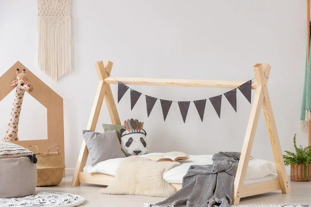 Domčeková posteľ z borovicového dreva Adeko Mila TP, 90 × 200 cm