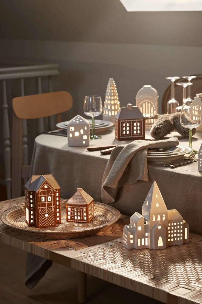 Keramický svietnik na čajovú sviečku Gingerbread Lighthouse – Kähler Design