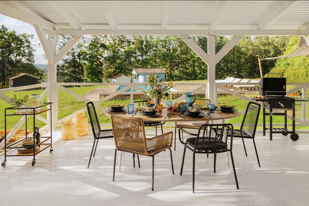 Čierna kovová záhradná stolička Bramant – Kave Home