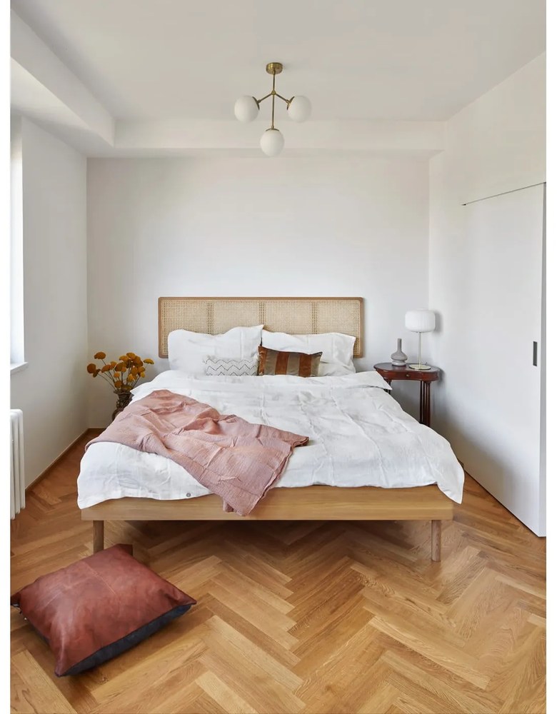 Stolová lampa v mosadznej a bielej farbe Markslöjd Sober