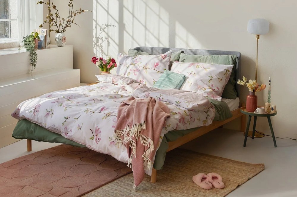 Biela porcelánová váza Kähler Design Poppy, výška 21 cm