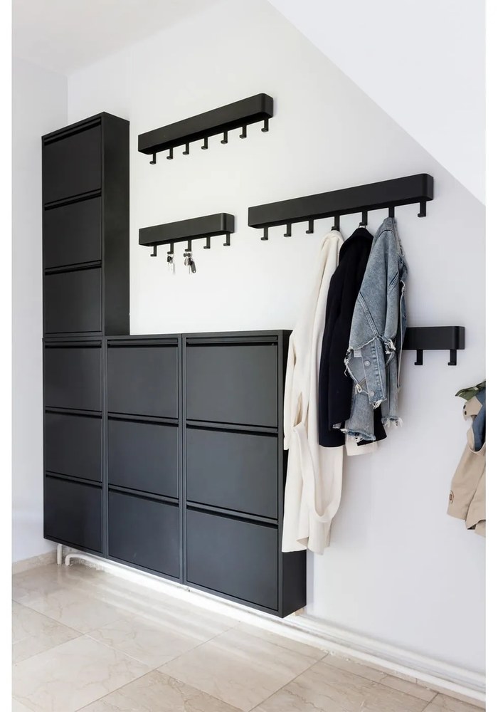 Čierny kovový nástenný vešiak s poličkou Dax Play – Spinder Design