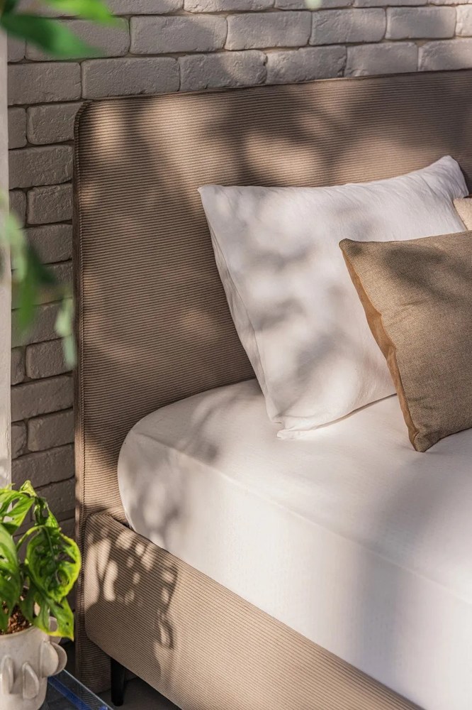 Čalúnená dvojlôžková posteľ taupe s roštom 160x200 cm Noira Slim – Bonami Selection