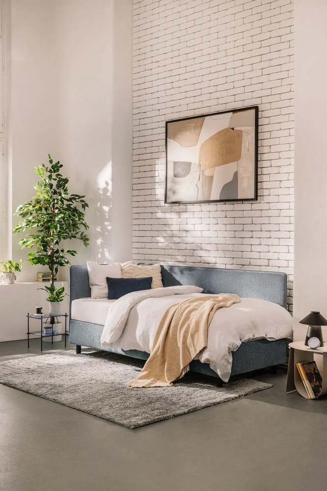 Modrá čalúnená jednolôžková posteľ s úložným priestorom s matracom 120x200 cm Avela – Bonami Selection