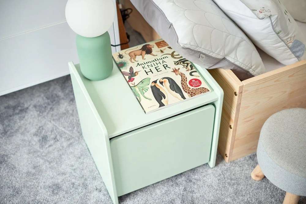 Mentolovozelený nočný stolík Vipack Kiddy