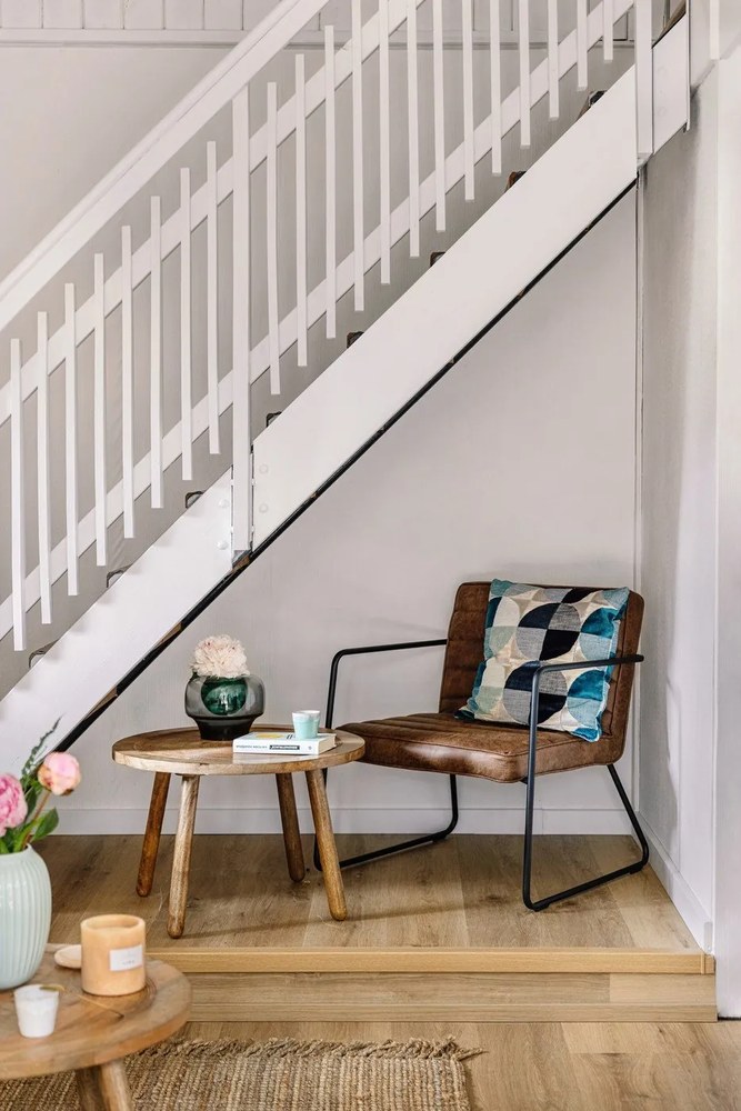 Hnedé kreslo Canett Pelham