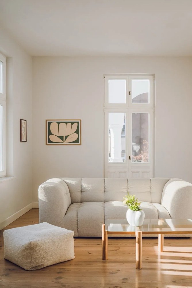 Béžový taburet z textílie buklé Keno – noo.ma