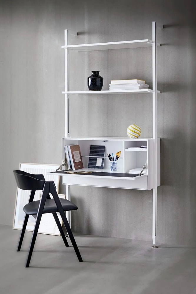 Biely policový systém s multifunkčnou skrinkou Edge by Hammel