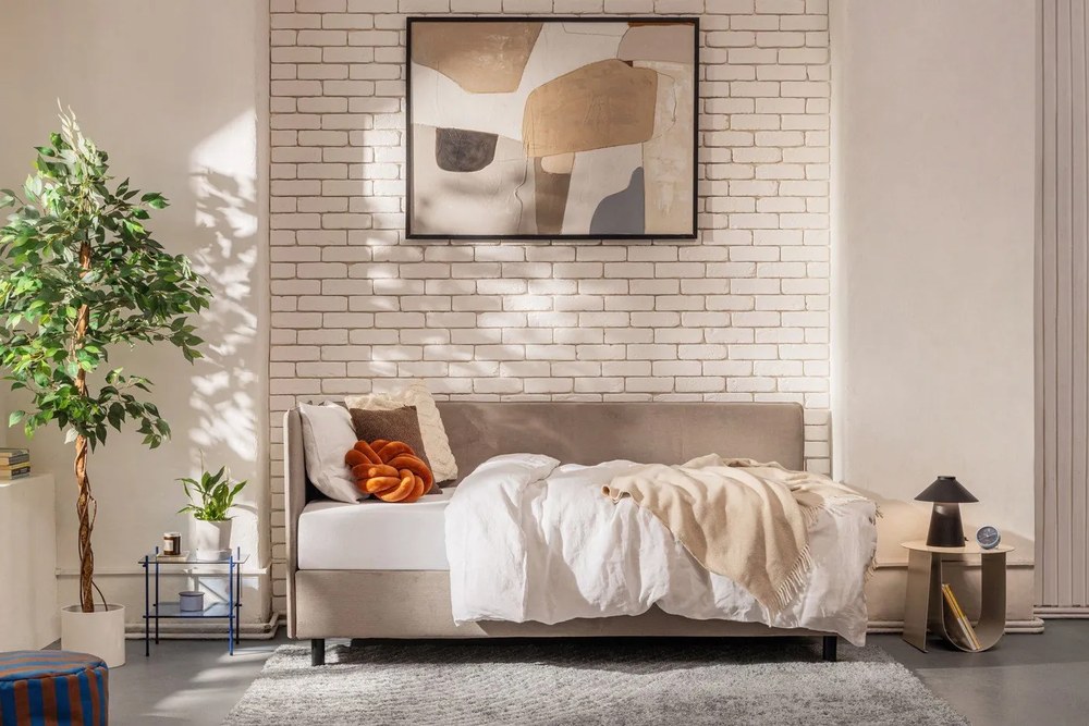 Čalúnená jednolôžková posteľ taupe s úložným priestorom s matracom 90x200 cm Avela – Bonami Selection