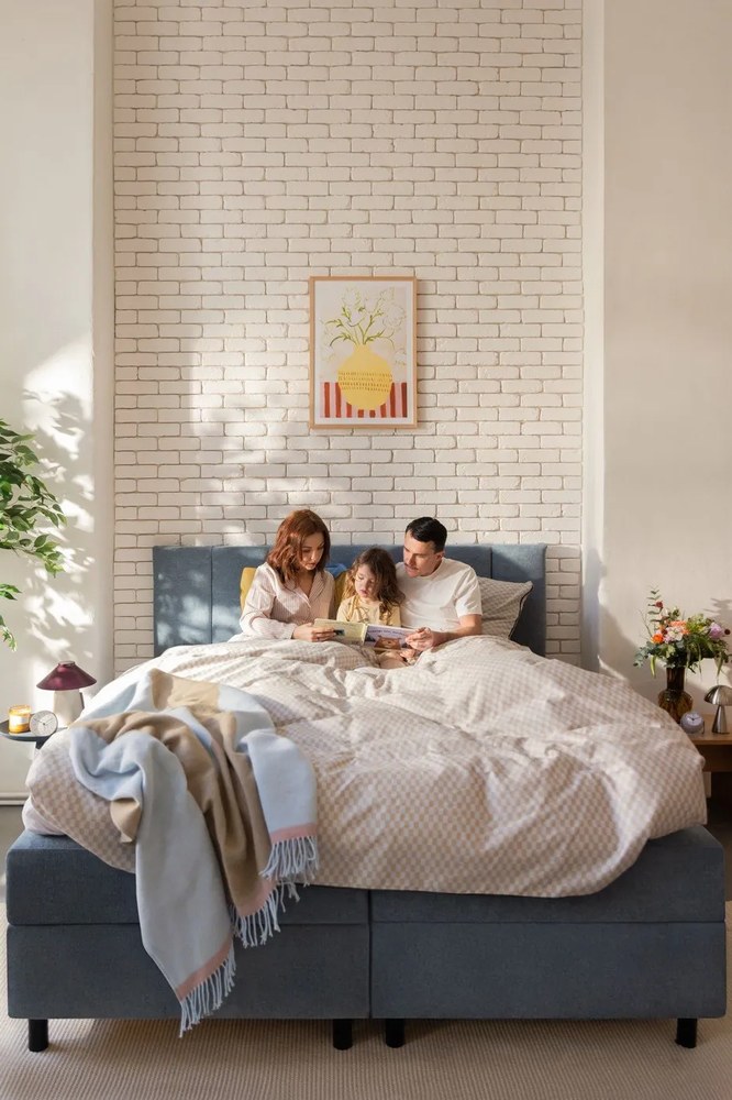Modrá boxspring posteľ s úložným priestorom 180x200 cm Elva Bold Line – Bonami Selection