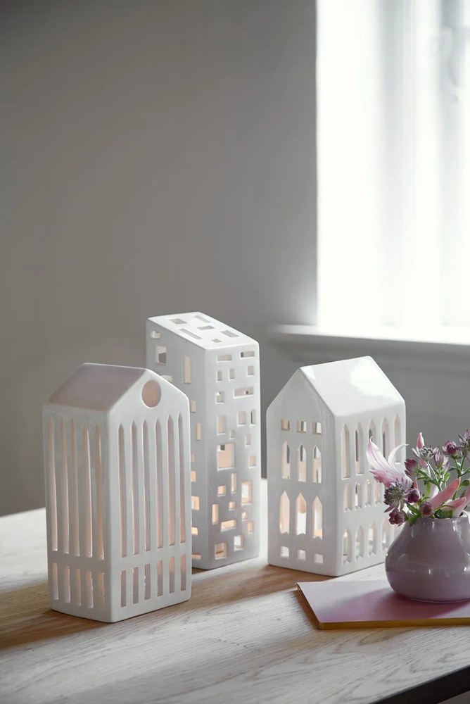 Biely keramický svietnik Kähler Design Urbania Lighthouse High Building