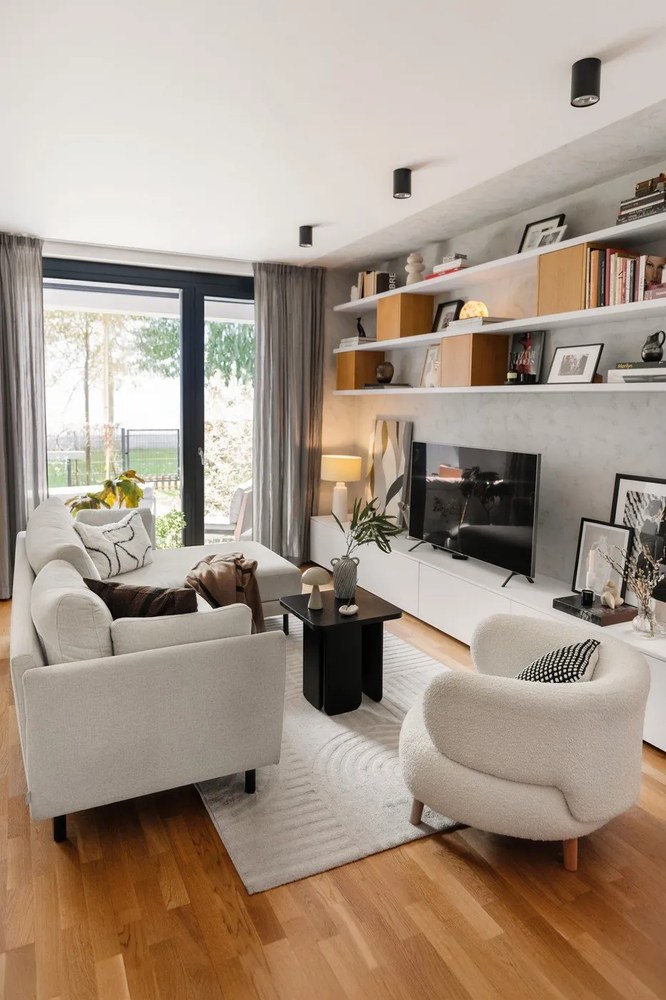 Krémová LED stmievateľná stolová lampa (výška 20 cm) Mush – Hübsch