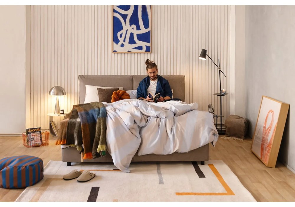 Čierna voľne stojacia lampa s odkladacím priestorom Markslöjd Linear