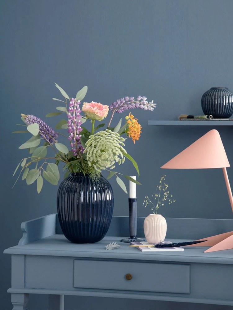 Tmavomodrá kameninová váza Kähler Design Hammershoi, výška 25 cm