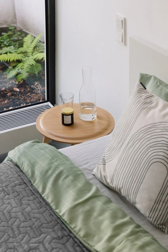 Vonná sójová sviečka doba horenia 40 h Slavic Edition: #09 Library – Perfumed Prague