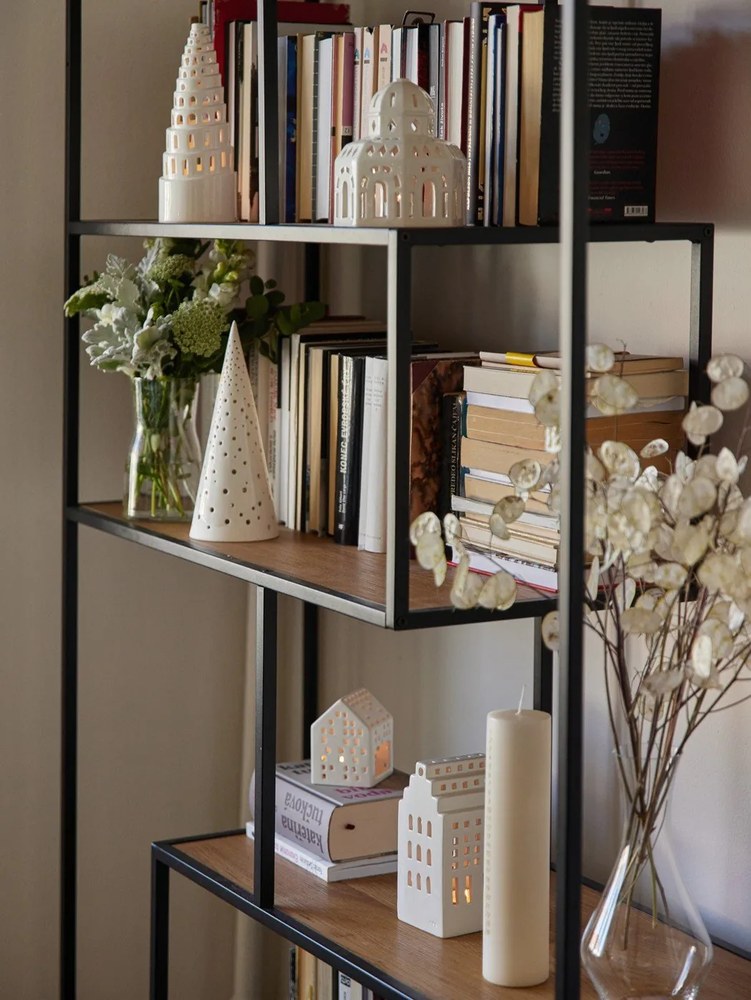 Knižnica v dekore duba v čierno-prírodnej farbe 114x185 cm Seaford – Actona