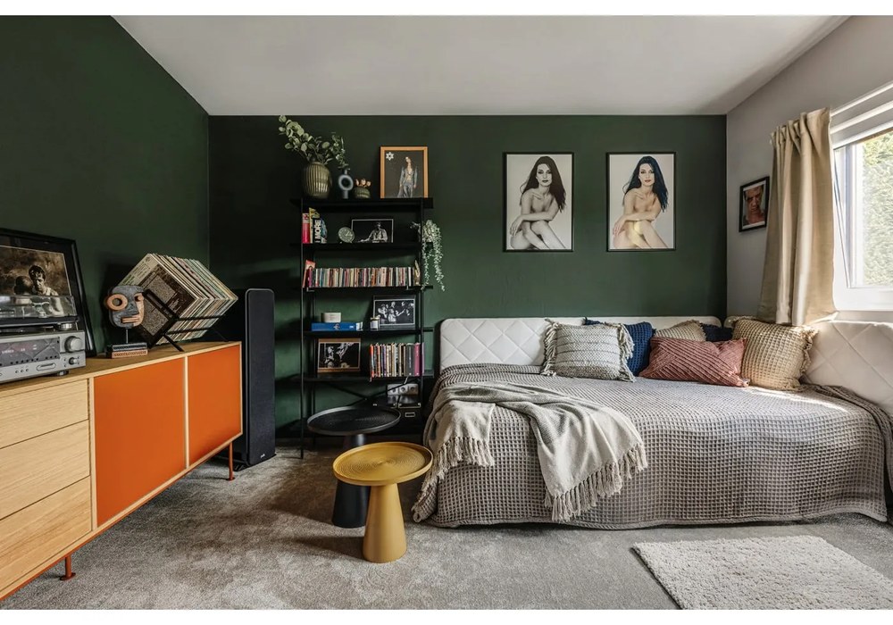 Čierny regál v dekore jaseňa 94x172 cm Angus – Actona