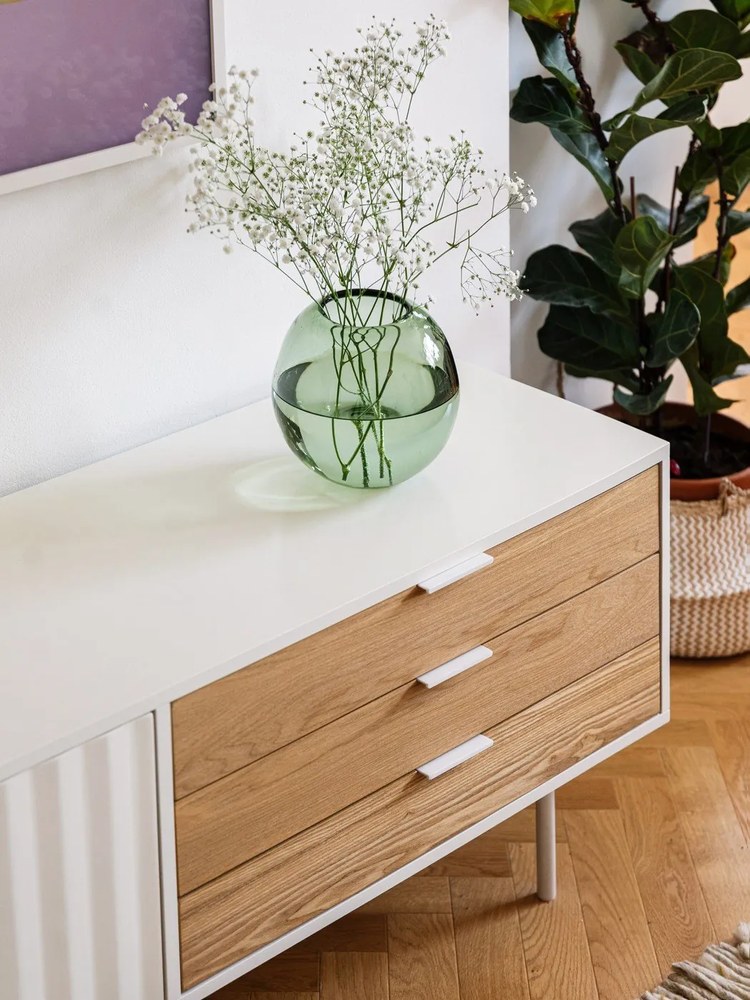 TV stolík v dekore duba v bielo-prírodnej farbe 180x52 cm Sierra – Teulat