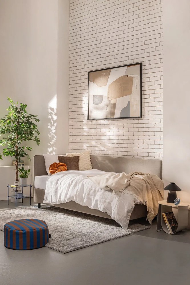 Čalúnená jednolôžková posteľ taupe s úložným priestorom s matracom 90x200 cm Avela – Bonami Selection