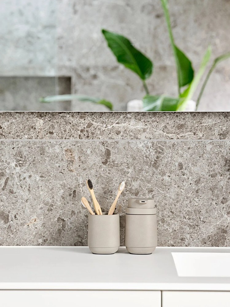 Béžový betónový téglik na zubné kefky Time - Zone