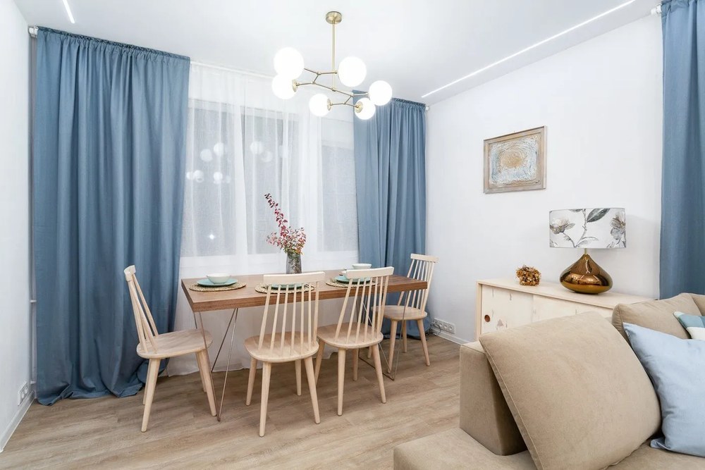 Biele/v mosadznej farbe závesné svietidlo so skleneným tienidlom Damar – Opviq lights