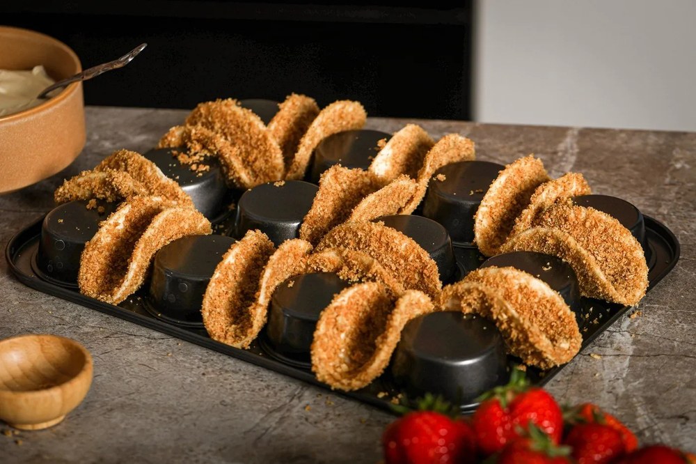 12-dielna súprava tehlovooranžového kameninového riadu Bonami Selection Malia