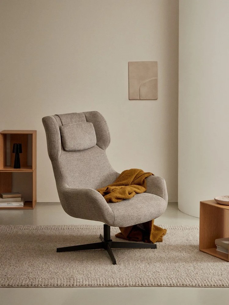 Hnedé kreslo Zalina – Kave Home