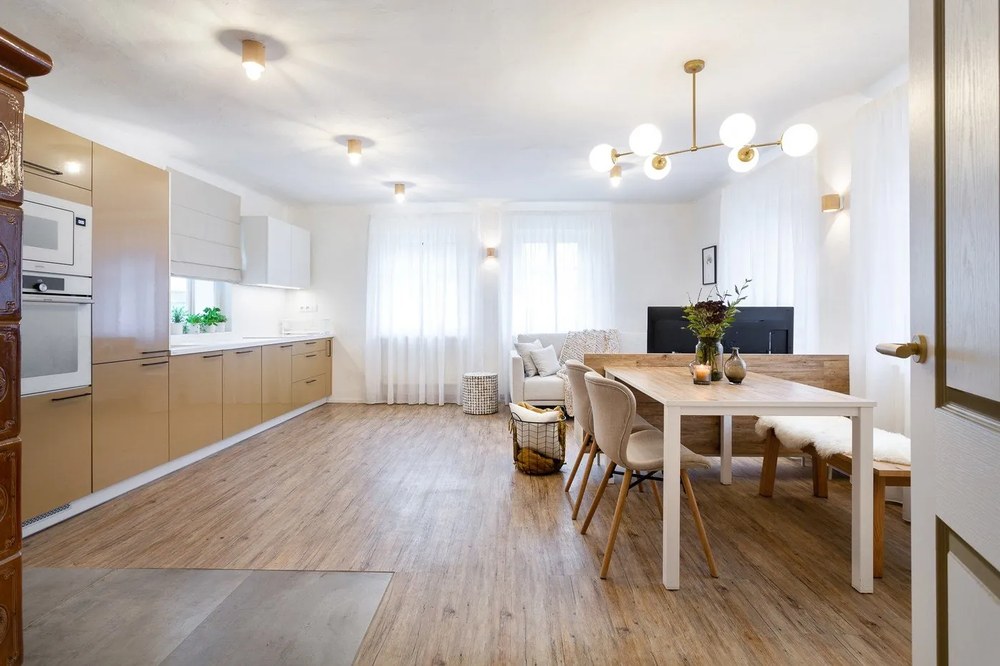 Biele/v mosadznej farbe závesné svietidlo so skleneným tienidlom Damar – Opviq lights