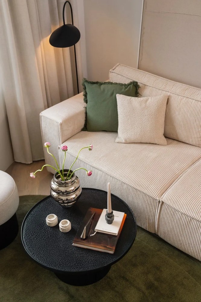 Sklenená ručne vyrobená váza v striebornej farbe (výška 24 cm) Zorya – Bloomingville