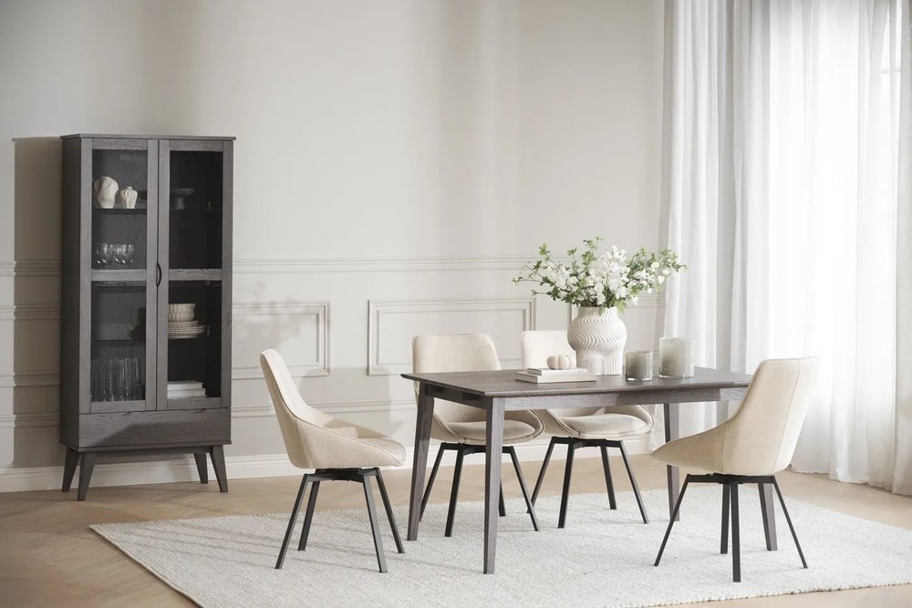 Hnedá vitrína v dekore duba 82x185 cm Filippa – Rowico