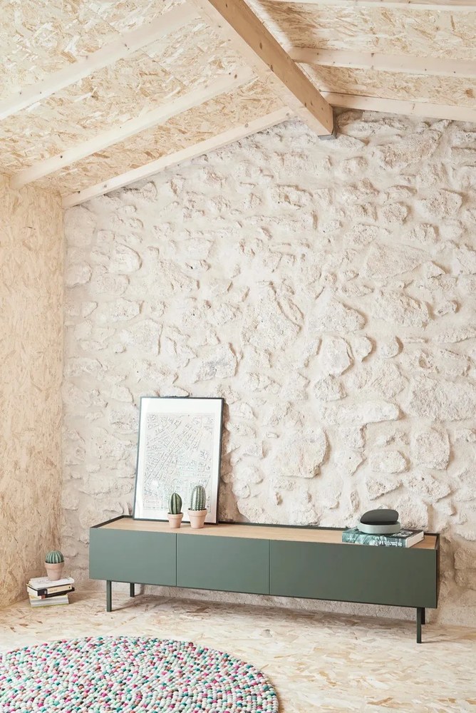 Zelený/v prírodnej farbe TV stolík v dekore duba 180x45 cm Arista – Teulat