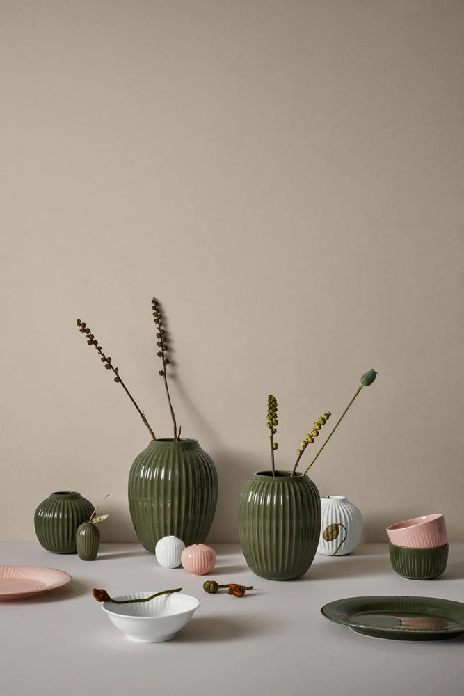 Biela porcelánová váza Kähler Design Poppy, výška 13 cm