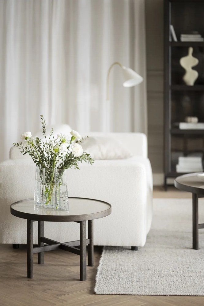 Hnedá vitrína z dubového dreva 95x195 cm Everett – Rowico