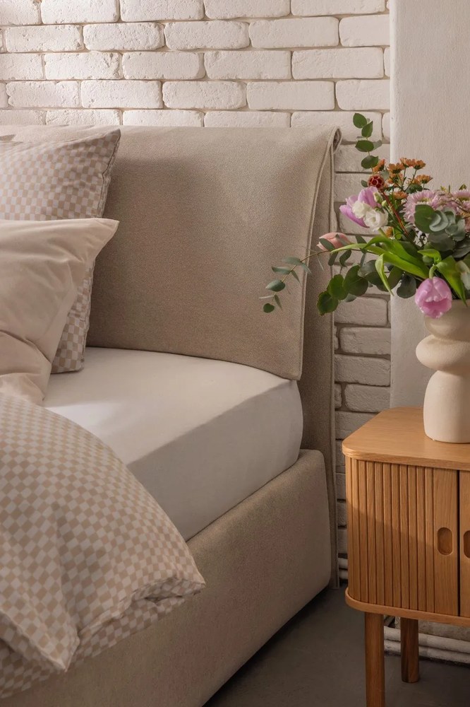 Béžová čalúnená dvojlôžková posteľ s úložným priestorom s roštom 180x200 cm Thessa Pillow – Bonami Selection