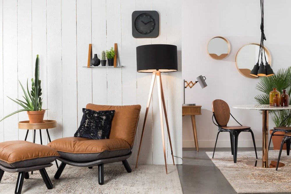 Čierna lampa s drevenými nohami Zuiver Tripod Wood