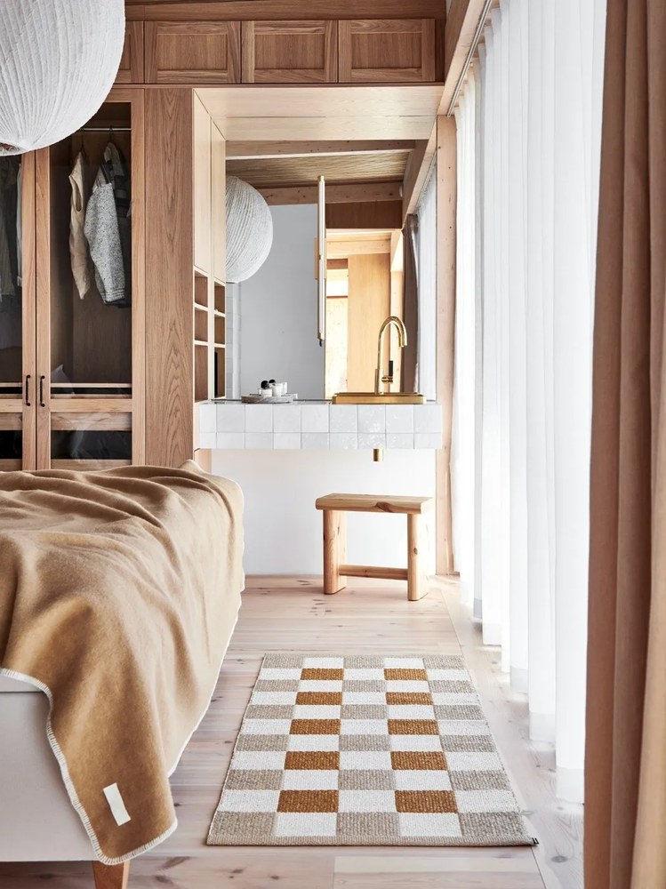 Okrovožltá deka s prímesou vlny 140x200 cm Ylva Ochre – Pappelina