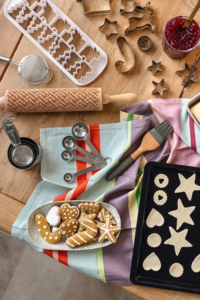 Drevený vianočný embosovaný valček na cesto Valek Merry Christmass