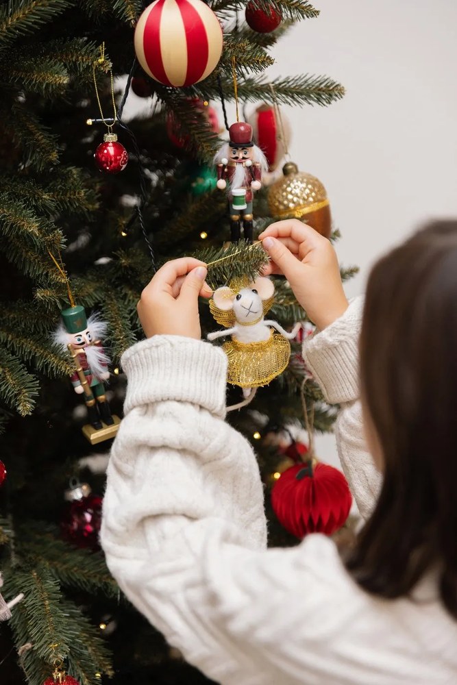 Drevené vianočné ozdoby v súprave 6 ks 13 cm Nikita – Bloomingville