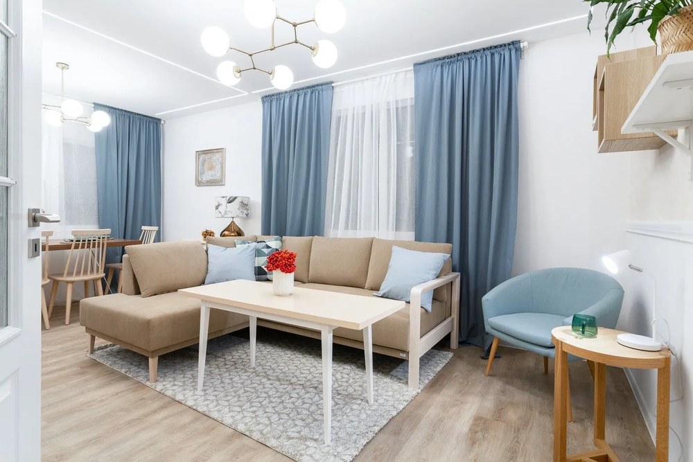 Biele/v mosadznej farbe závesné svietidlo so skleneným tienidlom Damar – Opviq lights