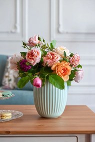 Biely konferenčný stolík z borovicového dreva s prírodnou doskou Støraa Inda