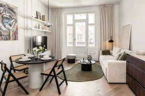 Sklenená ručne vyrobená váza v striebornej farbe (výška 24 cm) Zorya – Bloomingville