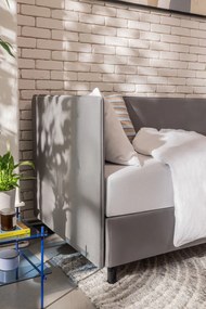 Sivá čalúnená jednolôžková posteľ s úložným priestorom s matracom 90x200 cm Avela – Bonami Selection