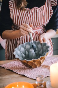 Forma na pečenie z liateho hliníka zlatej farby Bonami Selection Volcania
