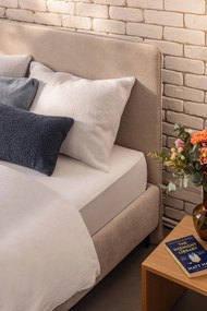 Odkladací stolík z dubového dreva Hübsch Less, 40 x 40 cm