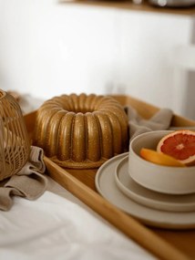 Forma na pečenie z liateho hliníka v zlatej farbe Bonami Selection Lotus