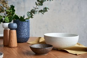 Mlynček z dubového dreva na korenie s bielym detailom z porcelánu Kähler Design Hammershoi, výška 17,5 cm