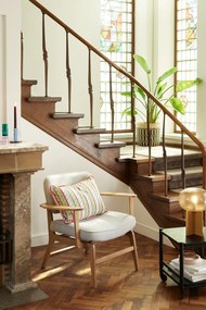 Sivé kreslo s konštrukciou z dubového dreva Hübsch Haze