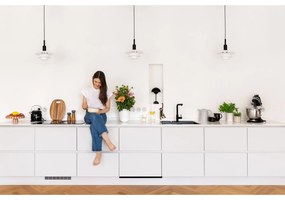 Mlynček z dubového dreva na korenie s tmavomodrým detailom z porcelánu Kähler Design Hammershoi, výška 17,5 cm