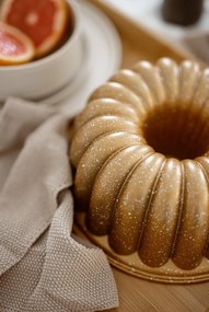 Forma na pečenie z liateho hliníka v zlatej farbe Bonami Selection Lotus